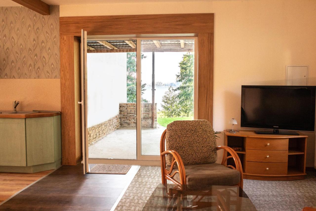 Ferienwohnung Direkt Am Potzlower See Bagian luar foto
