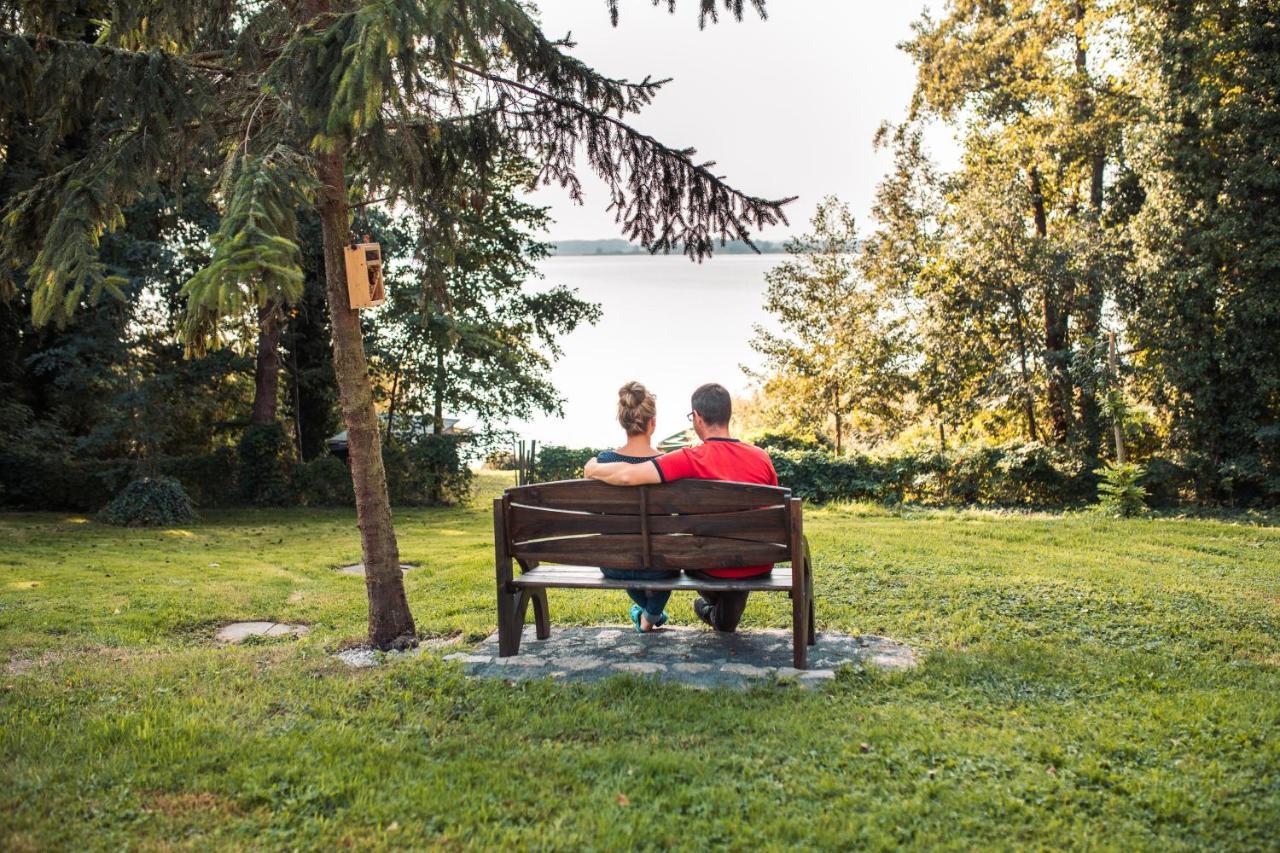 Ferienwohnung Direkt Am Potzlower See Bagian luar foto