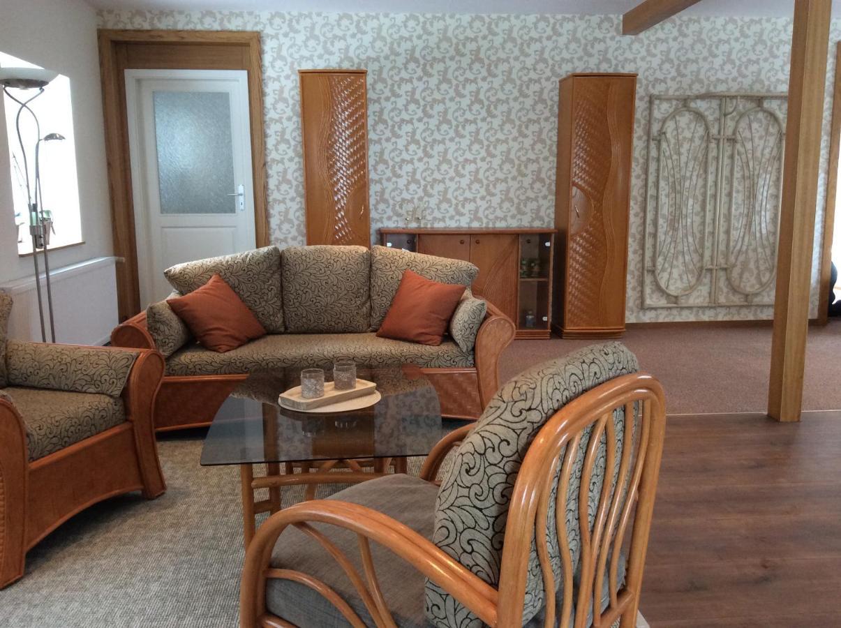 Ferienwohnung Direkt Am Potzlower See Bagian luar foto